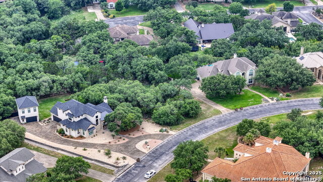 Image 7 of 26 For 8040 Colonial Woods