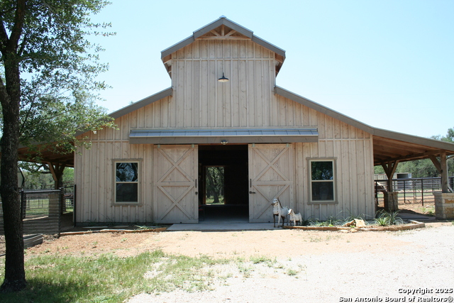Details for 510 Patten Dr, Johnson City, TX 78636