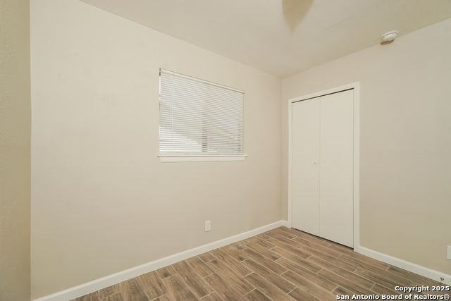Image 18 of 26 For 7814 Oak Forest