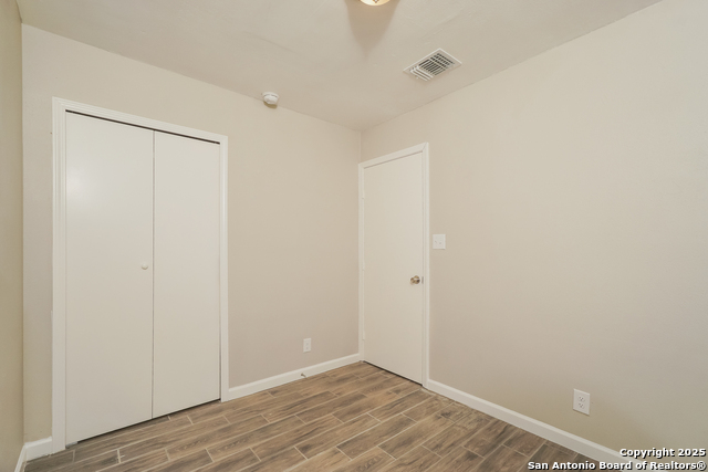 Image 19 of 26 For 7814 Oak Forest