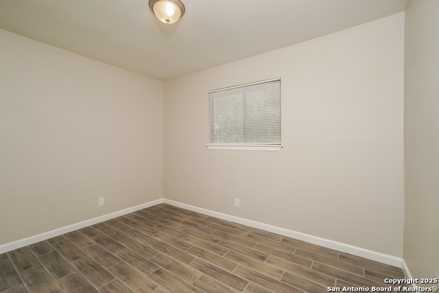 Image 20 of 26 For 7814 Oak Forest