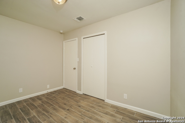 Image 21 of 26 For 7814 Oak Forest