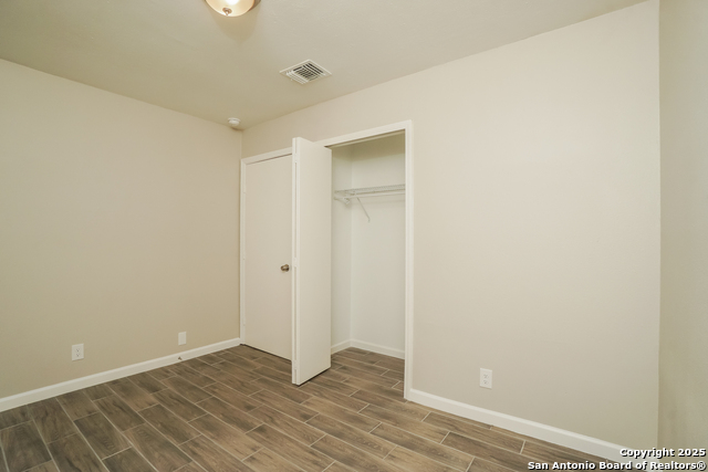 Image 22 of 26 For 7814 Oak Forest