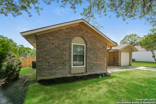 Image 3 of 26 For 7814 Oak Forest
