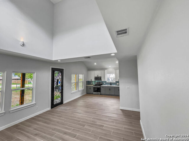 Image 10 of 24 For 652 Apollo Dr
