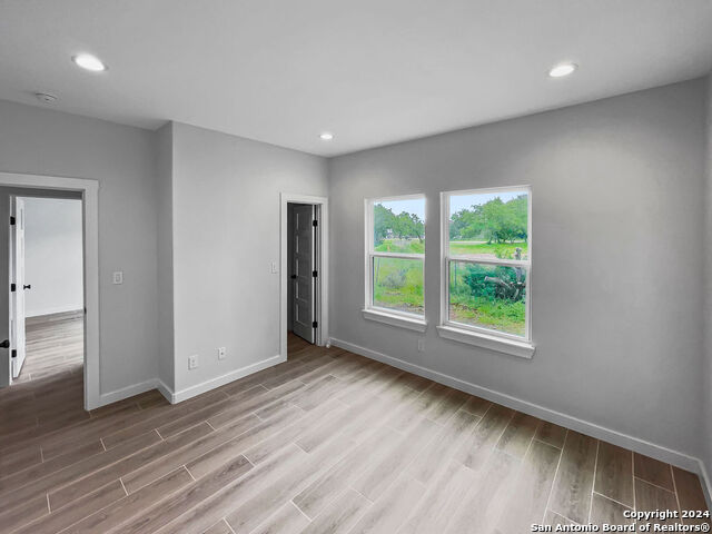 Image 17 of 24 For 652 Apollo Dr