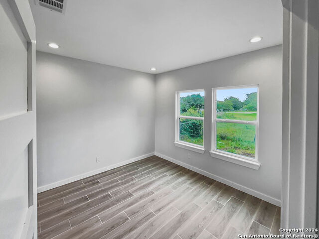 Image 21 of 24 For 652 Apollo Dr