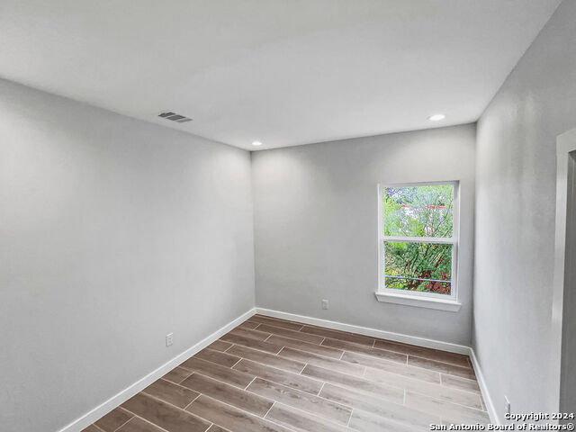 Image 23 of 24 For 652 Apollo Dr