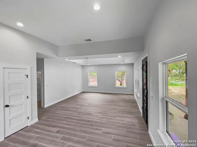 Image 5 of 24 For 652 Apollo Dr