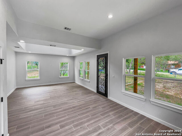 Image 6 of 24 For 652 Apollo Dr