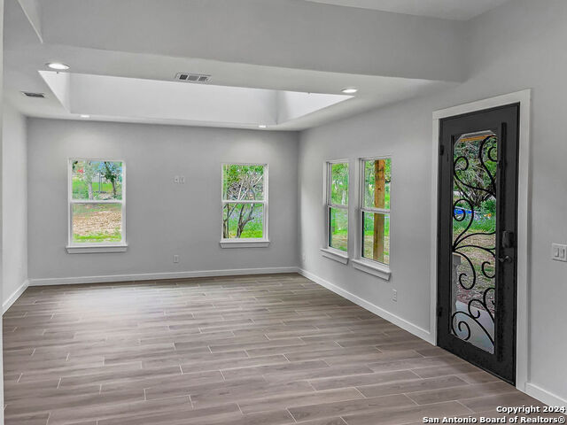 Image 7 of 24 For 652 Apollo Dr