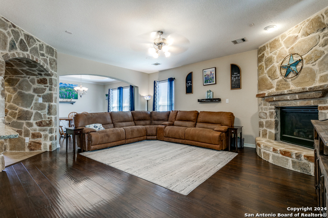 Image 8 of 28 For 13727 Palatine Hl