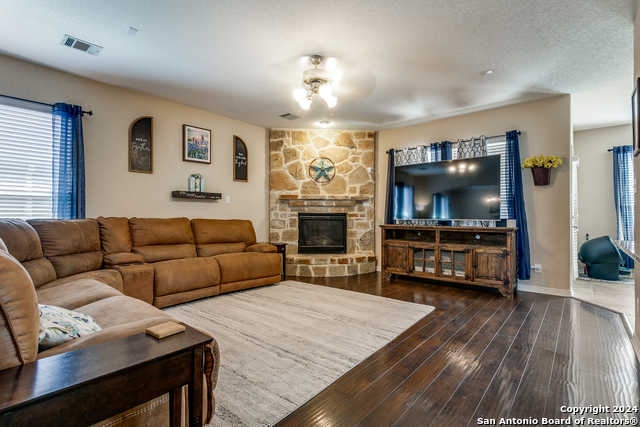 Image 9 of 28 For 13727 Palatine Hl