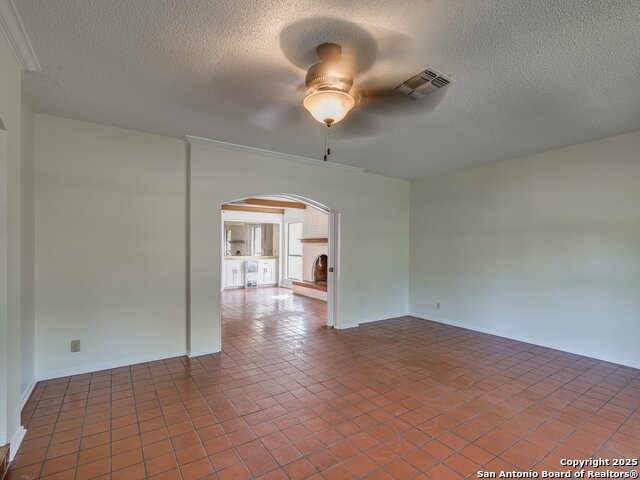 Image 11 of 49 For 12802 Country Crest