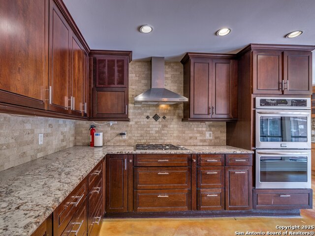 Image 18 of 49 For 12802 Country Crest