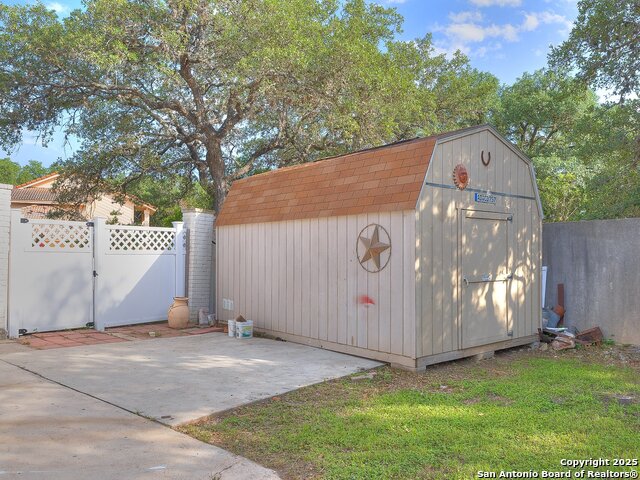 Image 41 of 49 For 12802 Country Crest