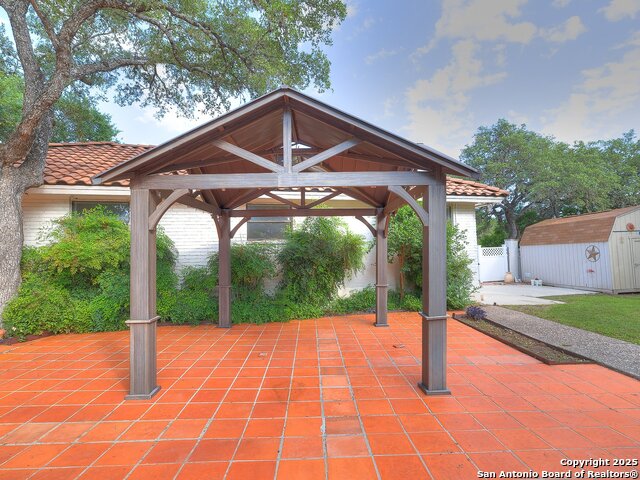 Image 44 of 49 For 12802 Country Crest