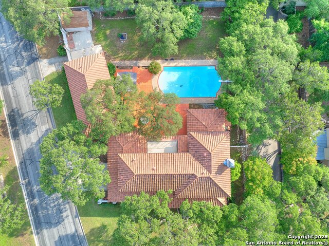 Image 47 of 49 For 12802 Country Crest