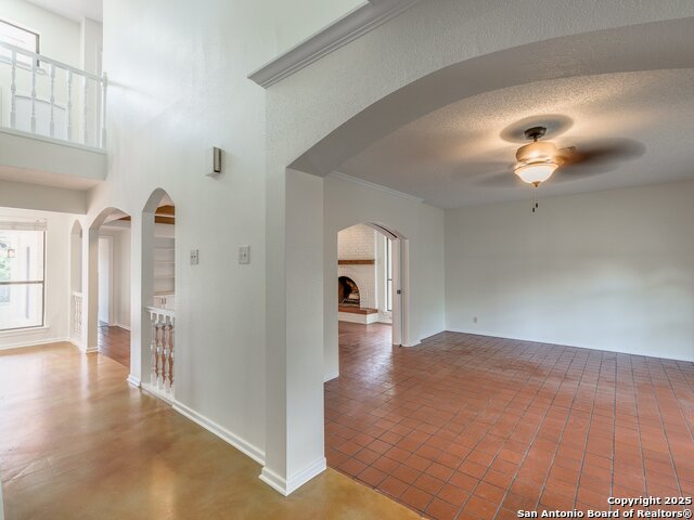 Image 8 of 49 For 12802 Country Crest