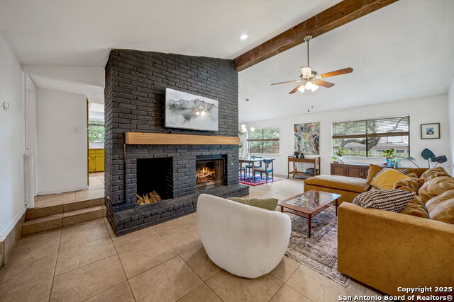 Listing photo id 12 for 8414 Timber Bridge