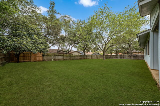Listing photo id 37 for 8414 Timber Bridge