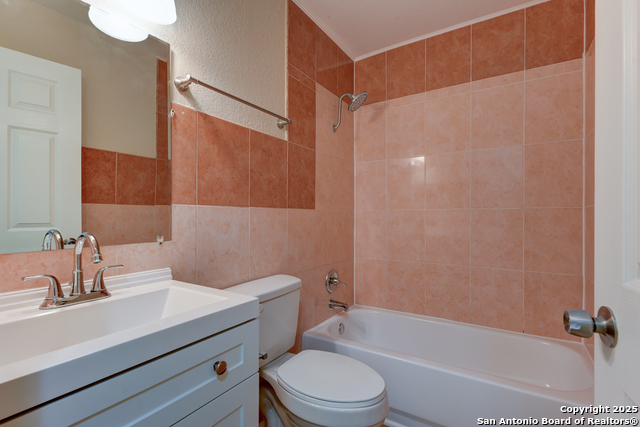 Listing photo id 11 for 9015 Spanish Cove