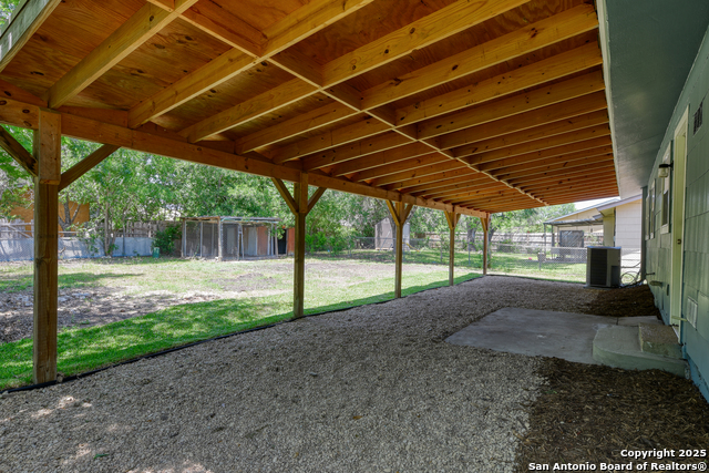 Listing photo id 18 for 9015 Spanish Cove