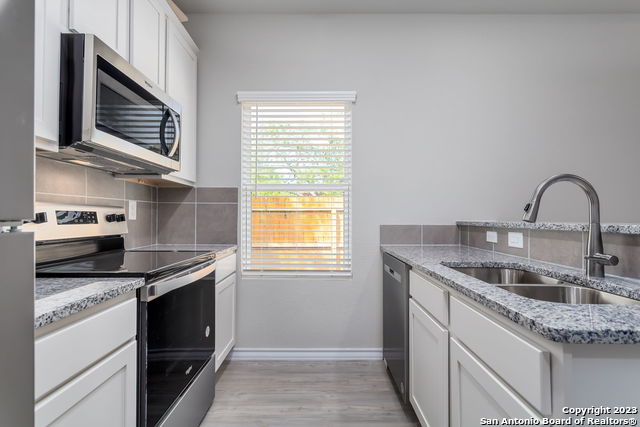 Image 10 of 32 For 609-611 Hudson St