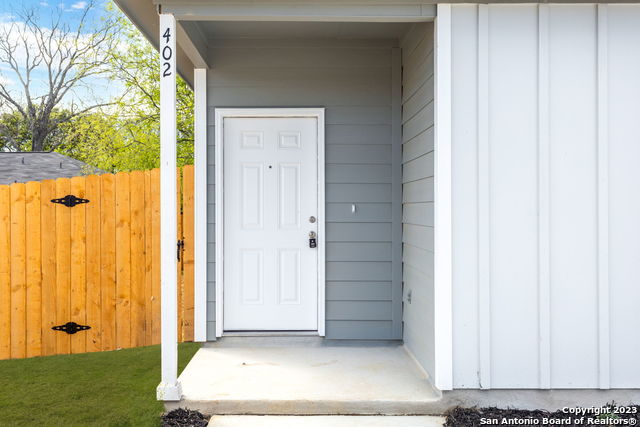 Image 20 of 32 For 609-611 Hudson St