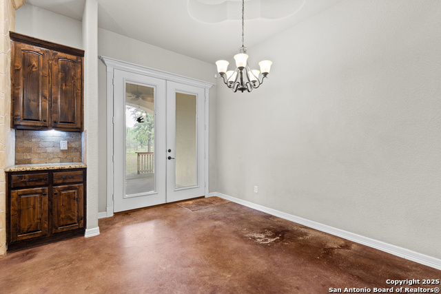 Listing photo id 9 for 105 Saddle Up