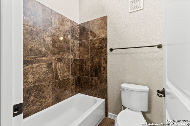 Listing photo id 39 for 105 Saddle Up