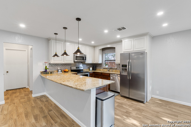Image 10 of 25 For 6831 Country Hill