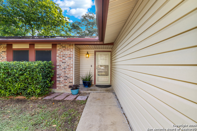 Image 4 of 25 For 6831 Country Hill