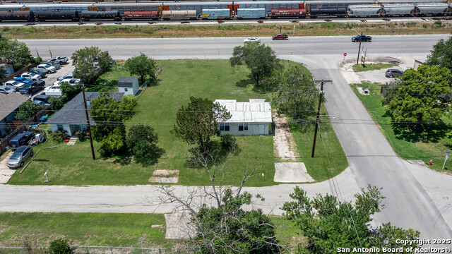 Listing photo id 1 for 435 Edalyn