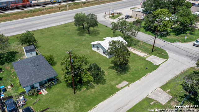 Listing photo id 2 for 435 Edalyn