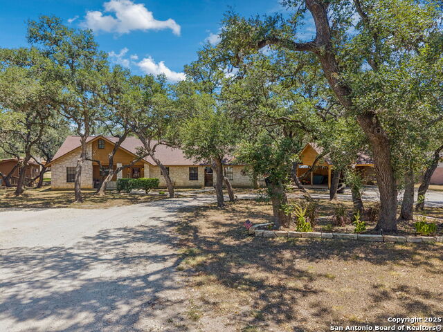 Listing photo id 33 for 9516 Geronimo Oaks
