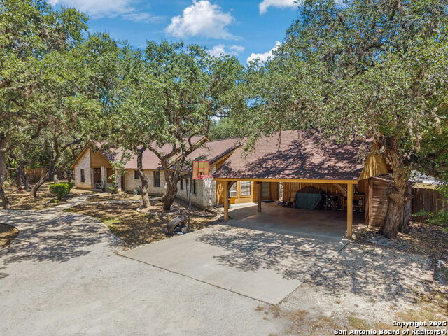 Listing photo id 35 for 9516 Geronimo Oaks