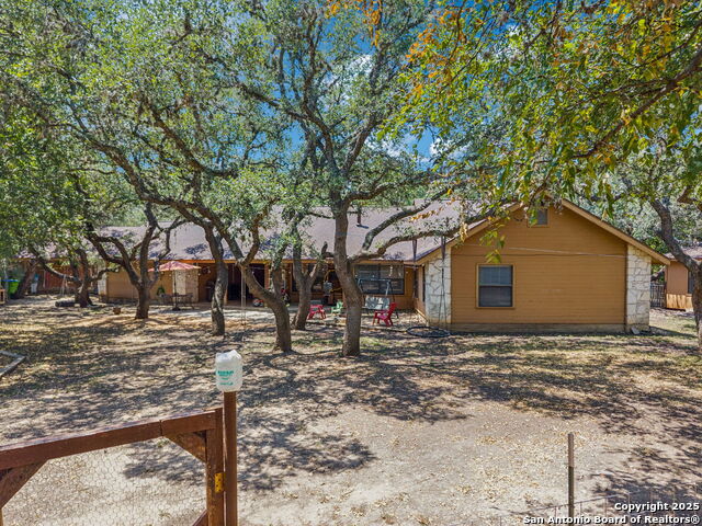 Listing photo id 36 for 9516 Geronimo Oaks
