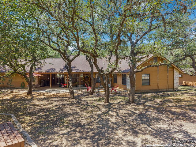 Listing photo id 37 for 9516 Geronimo Oaks