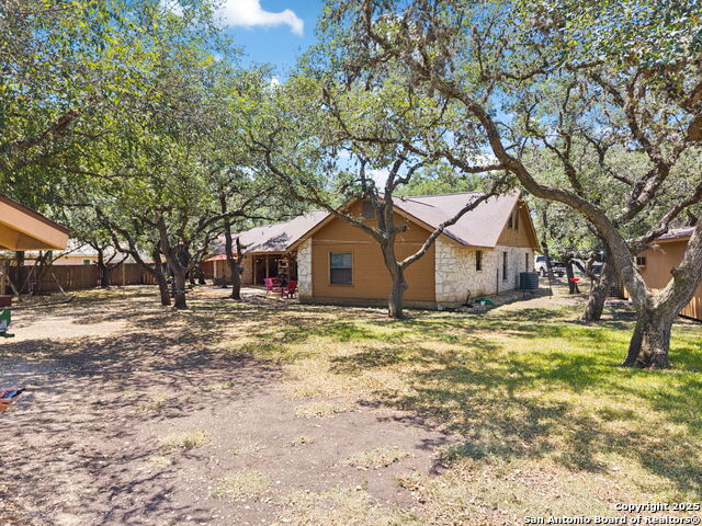 Listing photo id 38 for 9516 Geronimo Oaks