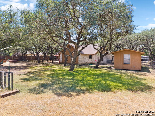 Listing photo id 39 for 9516 Geronimo Oaks