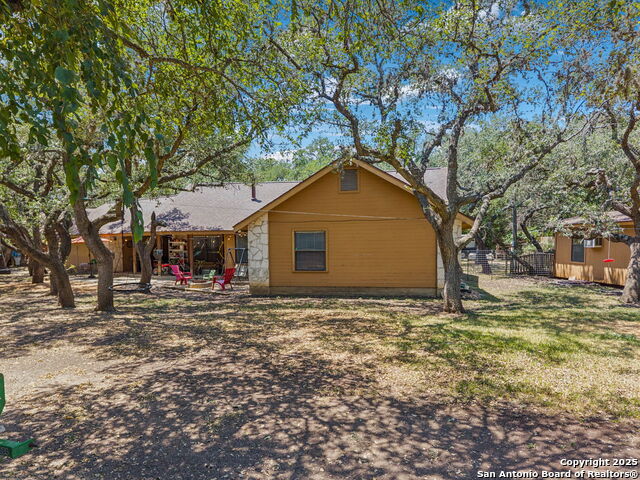 Listing photo id 40 for 9516 Geronimo Oaks