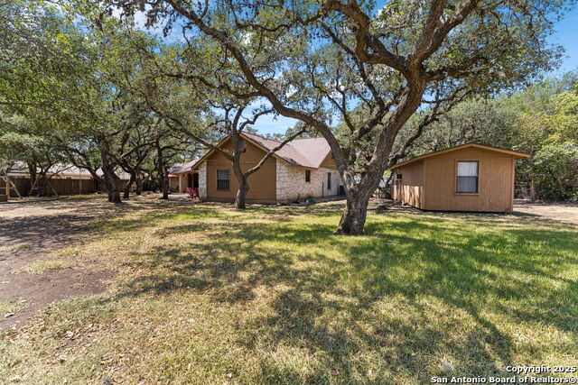 Listing photo id 41 for 9516 Geronimo Oaks