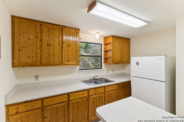 Listing photo id 42 for 9516 Geronimo Oaks
