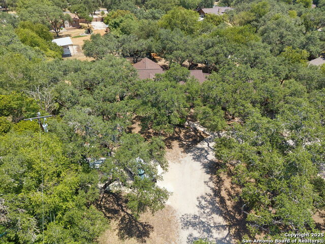 Listing photo id 48 for 9516 Geronimo Oaks