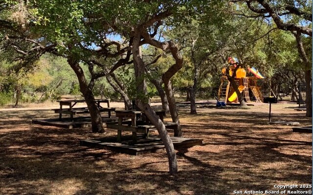 Listing photo id 30 for 1411 Driftwood