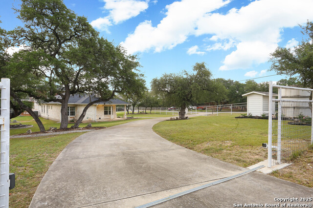 Listing photo id 2 for 1411 Driftwood