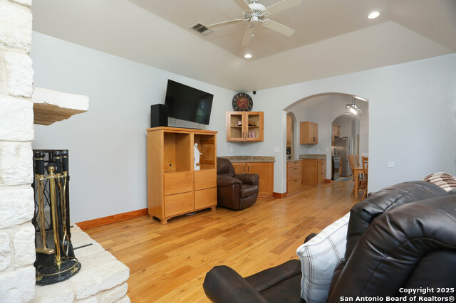 Listing photo id 4 for 1411 Driftwood