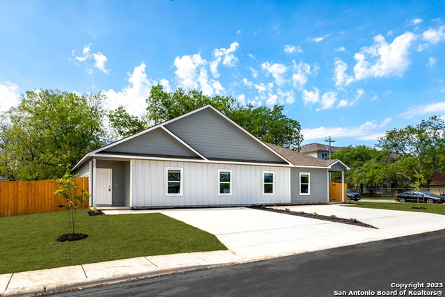 Details for 513-515 Hudson St, Seguin, TX 78155