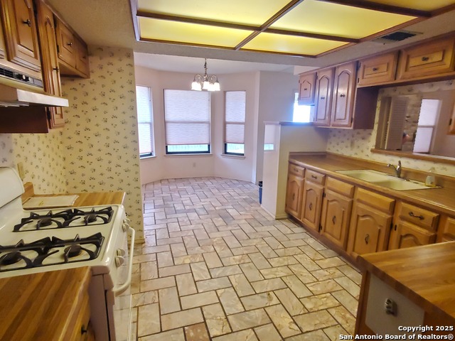 Listing photo id 12 for 1430 Synandra